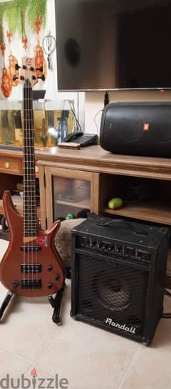 Bass guitar set with amp