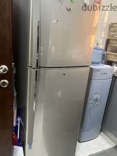 ثلاجة توشيبا بحالة ممتازة Toshiba refrigerator