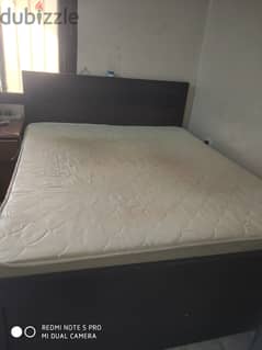 Good conition woden bed with matress 150x200