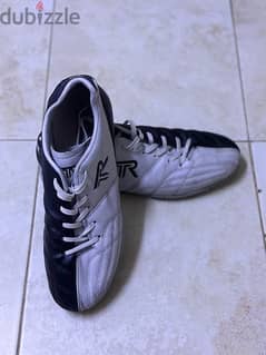 Sports Shoes - size 40
