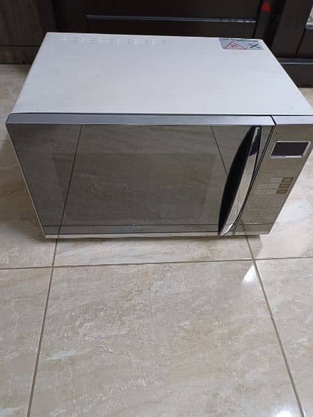 Microwave oven with grill 0