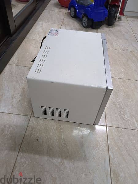 Microwave oven with grill 1