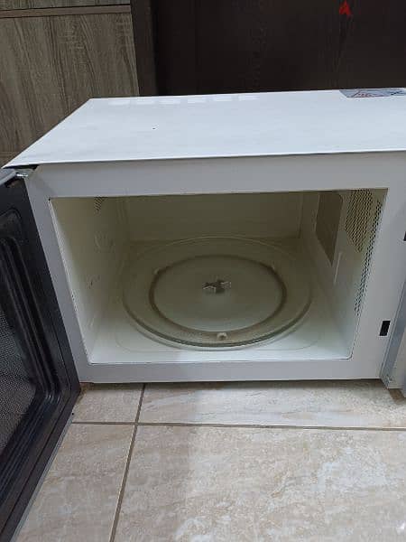 Microwave oven with grill 5