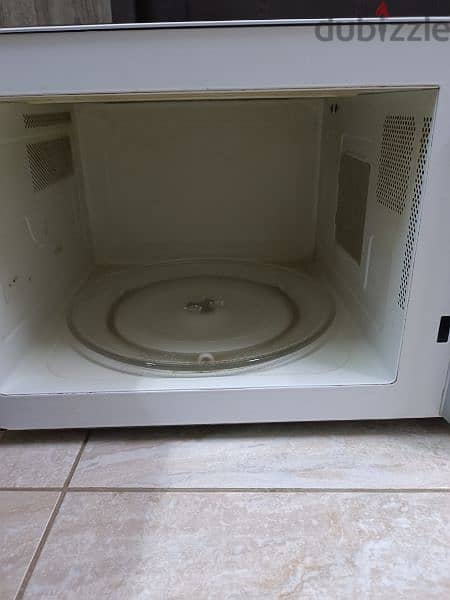 Microwave oven with grill 6