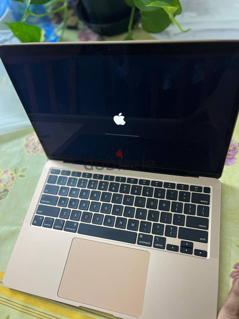 Apple M1 (13-inch, 8GB RAM, 256GB SSD) 1