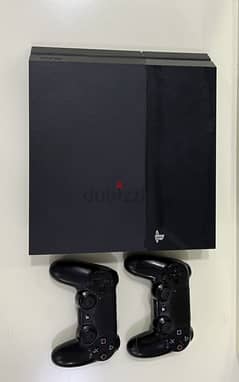 Ps4 500gb Clean and unopened with two controllers | بليستيشن ٤ للبيع