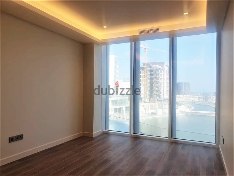 Balcony with Fabolous Water Views, Mid Floor 7