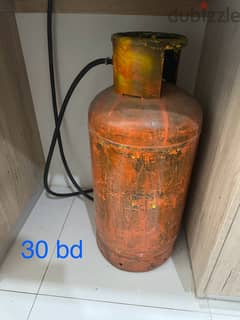 Gas cylinder with accessories
