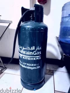 bahrain gas cylinder mediem size with regulator full gas also 0