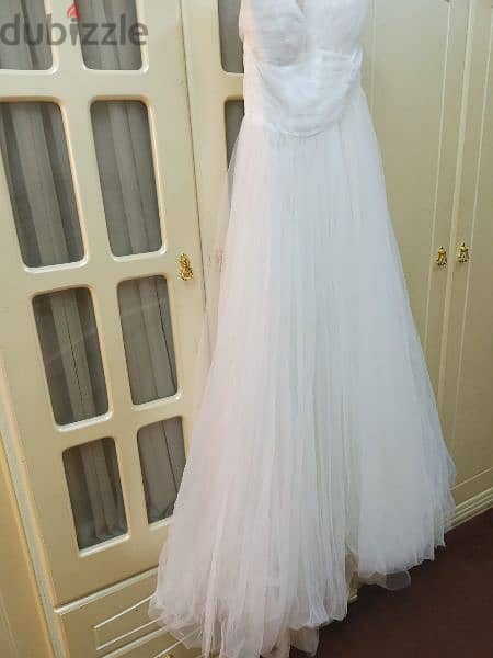 يوجد فستان زفاف شنيول مع طرحھ ملبوس لبسھ وحدھ فقط 6