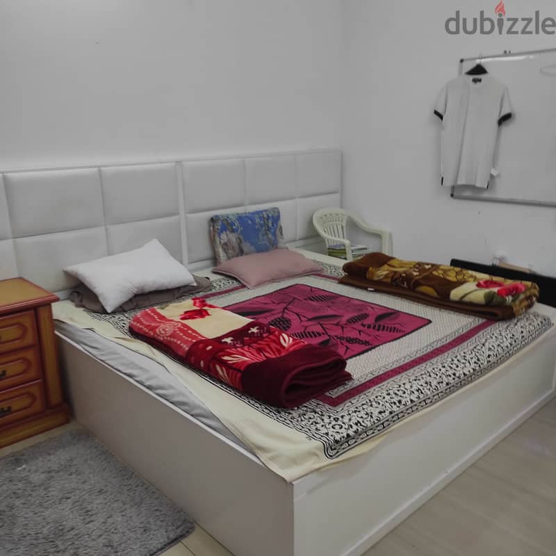 Room for rent in muharrraq 5