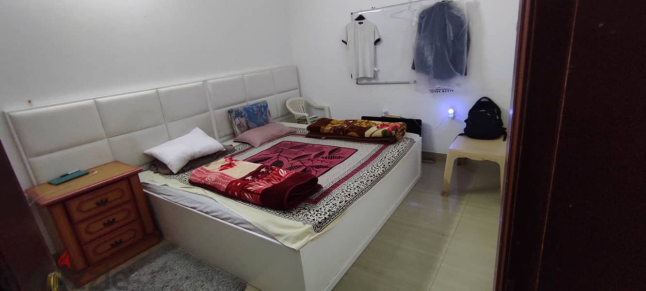 Room for rent in muharrraq 8
