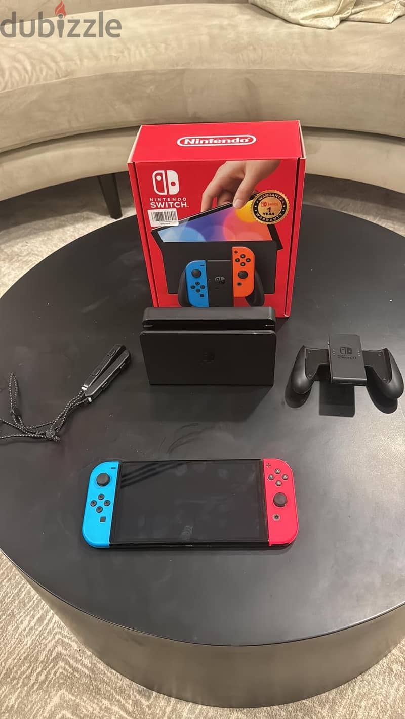 Nintendo switch used 1 month only. Includes 1 year warranty 1