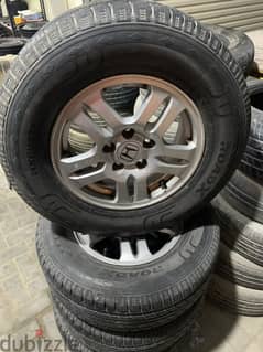 Honda Rims with Tyres 0