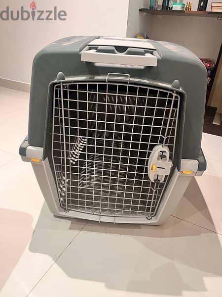 dog cage , good condition 2