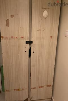 2 door cupboard ,throwaway price 0