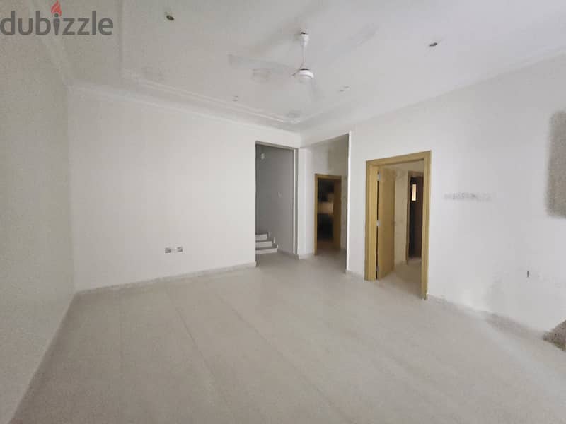 5 Bedroom House - Spacious & Renovated in Galali 9