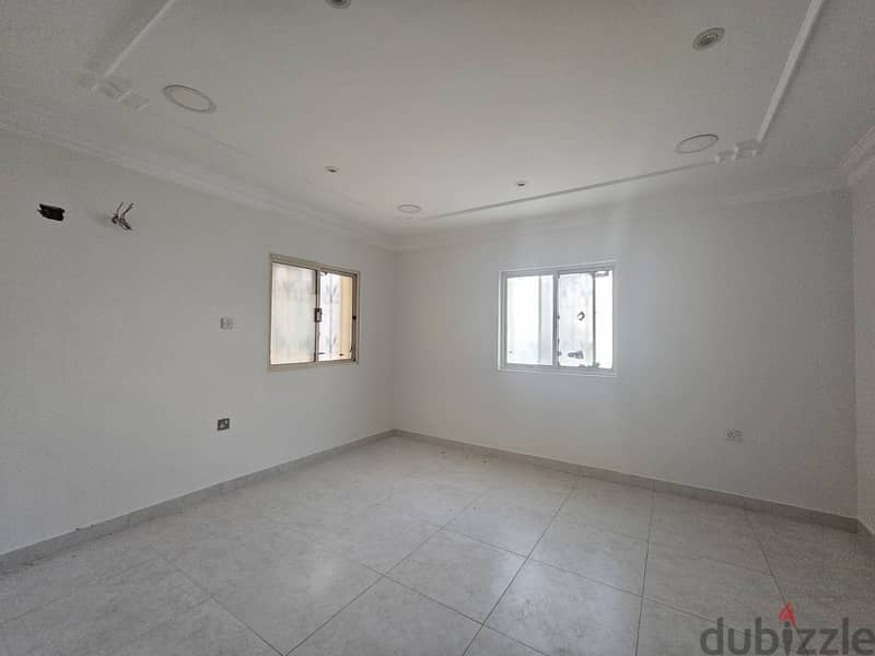 5 Bedroom House - Spacious & Renovated in Galali 4