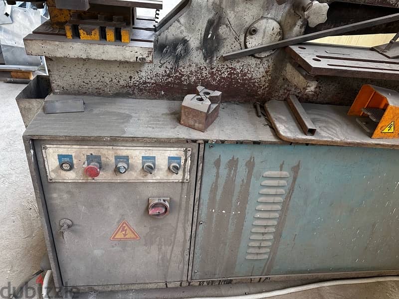 Ironworker Machine - Hydraulic Ironworker( Good condition ) 4