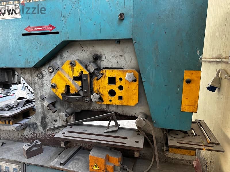 Ironworker Machine - Hydraulic Ironworker( Good condition ) 6