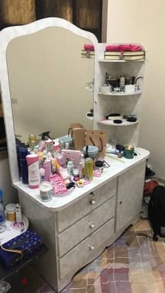 Dressing Table with 4 Draw spaces 0