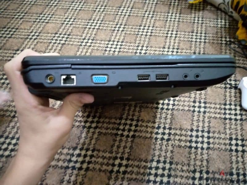 laptop urgent sell with controlor 3gb ram 500 hhd 2