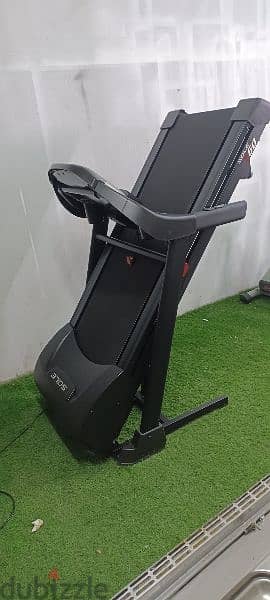 Heavy-duty Treadmill SOLE Brand 1