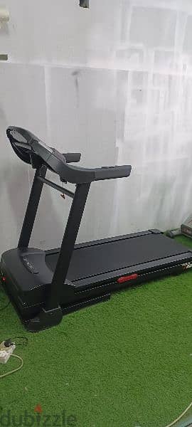 Heavy-duty Treadmill SOLE Brand 4