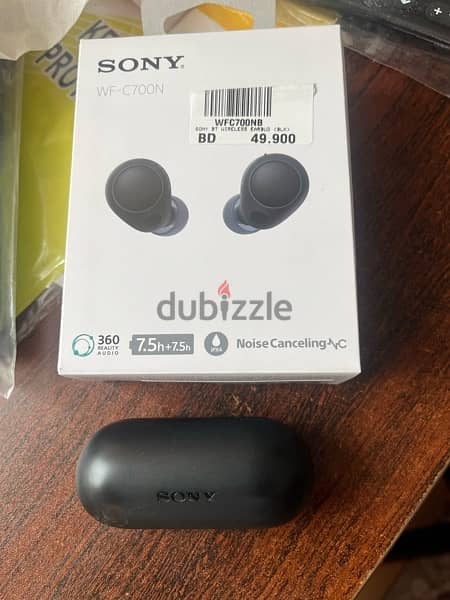 Bluetooth headset orignal  used 6 times only  its like a new 0