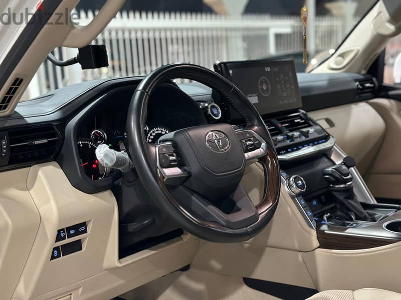 Toyota Land Cruiser 2023 4