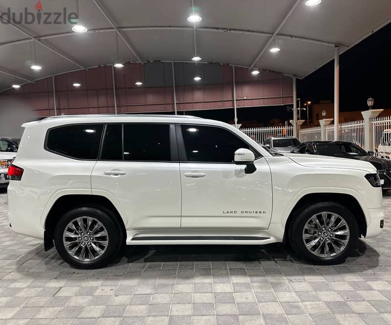 Toyota Land Cruiser 2023 12