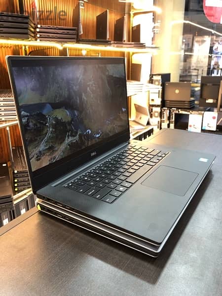Dell XPS 15 9560 1
