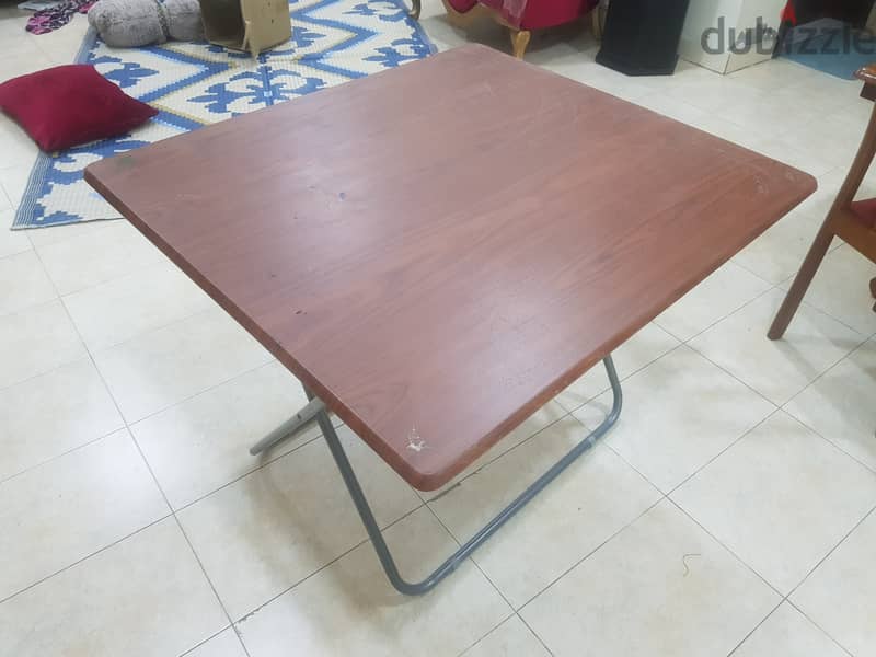 Excellent condition folding table- 12 BD 0