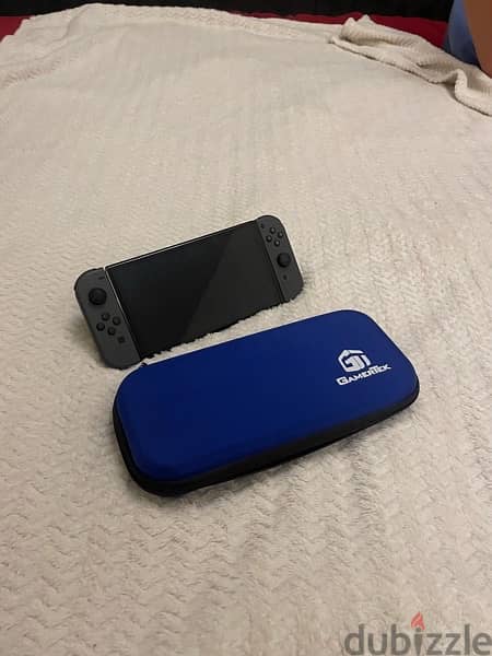 Nintendo Switch OLED + Carrying Case 1