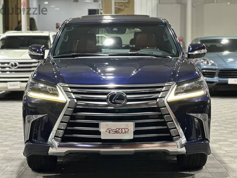 Lexus LX-Series 2017 1