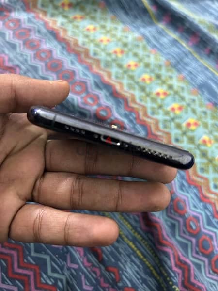 iPhone 11 pro max sim locked 3