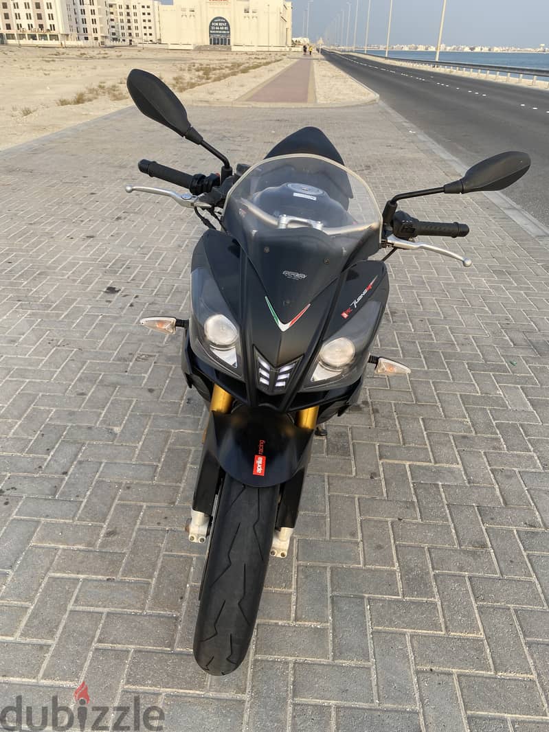 Aprilia Tuono 1000cc 4