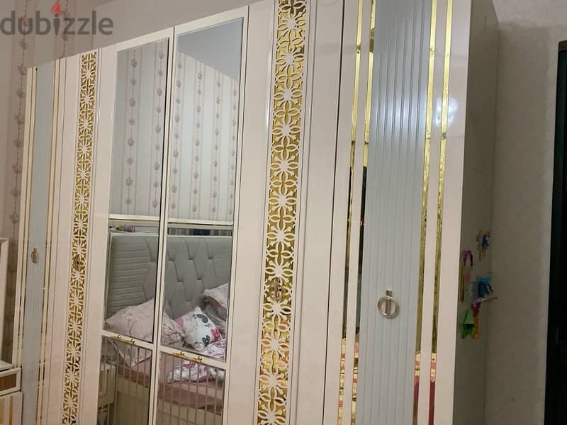 in a great condition bed for sale with mirror and Kabot 0