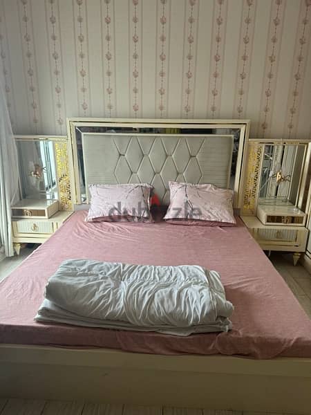 in a great condition bed for sale with mirror and Kabot 3