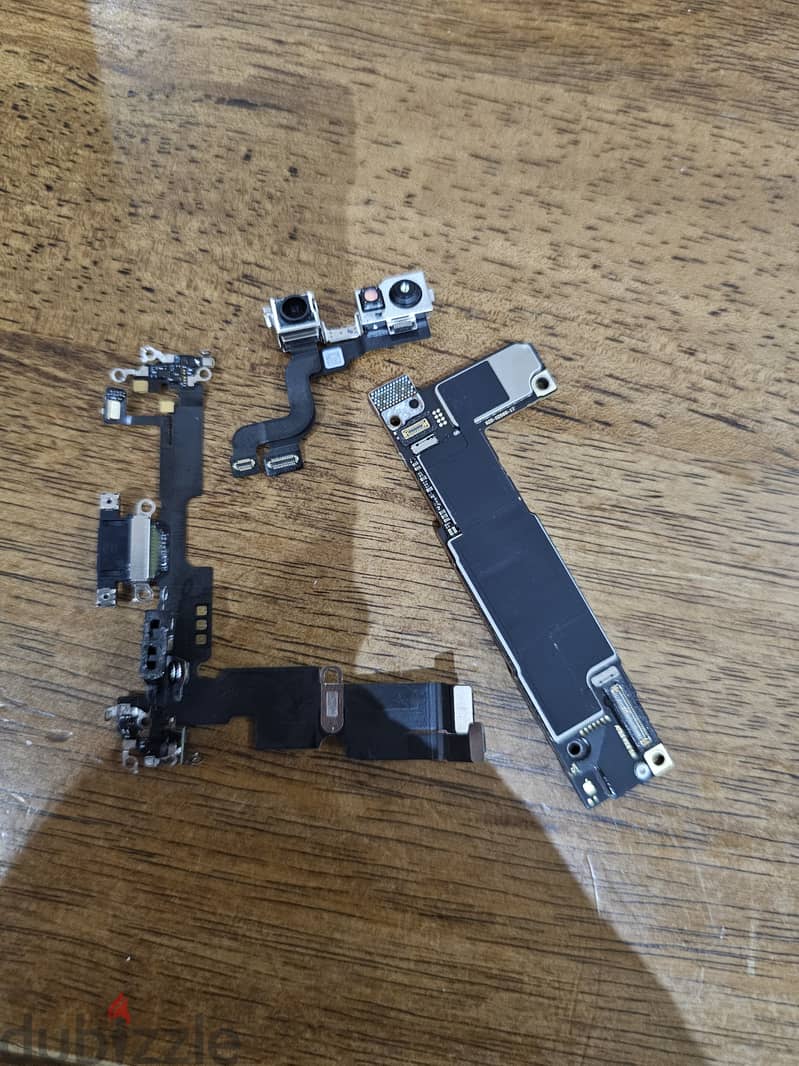 IPhone and Samsung mobile spare parts قطع غيار اصلية 2