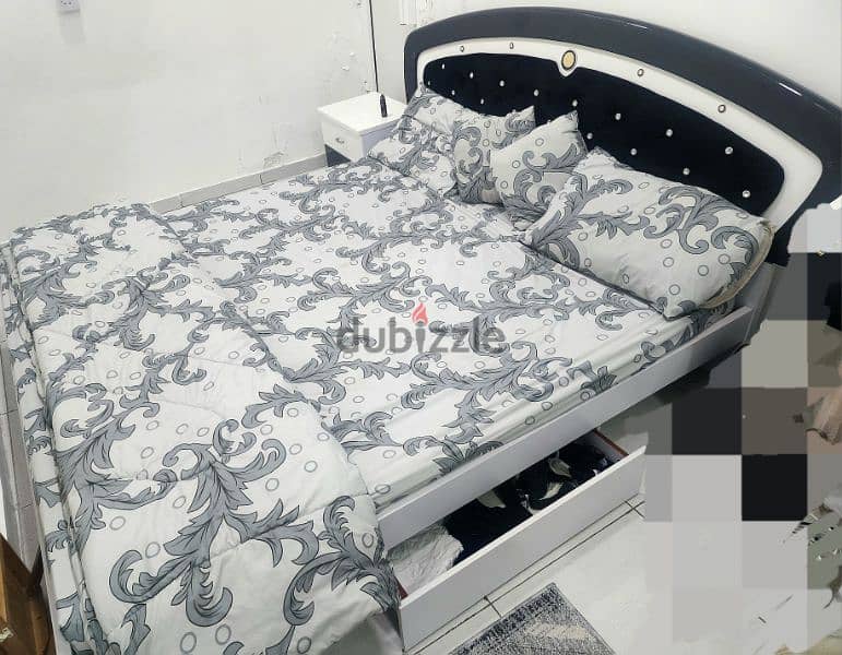 King size Bed with mattress size 210X190 2