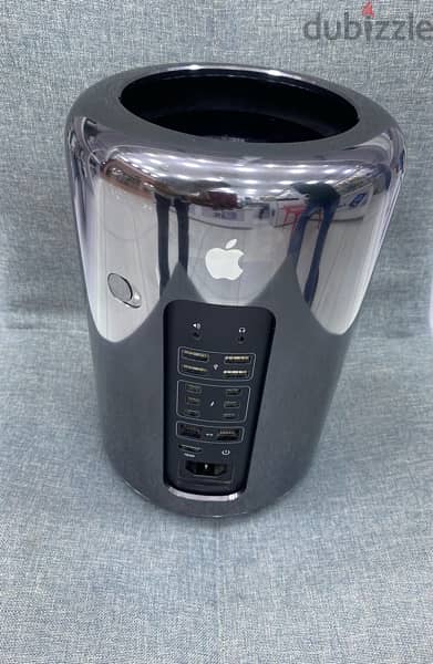 Used Mac Pro Cylinder 64GB Ram 2TB 3