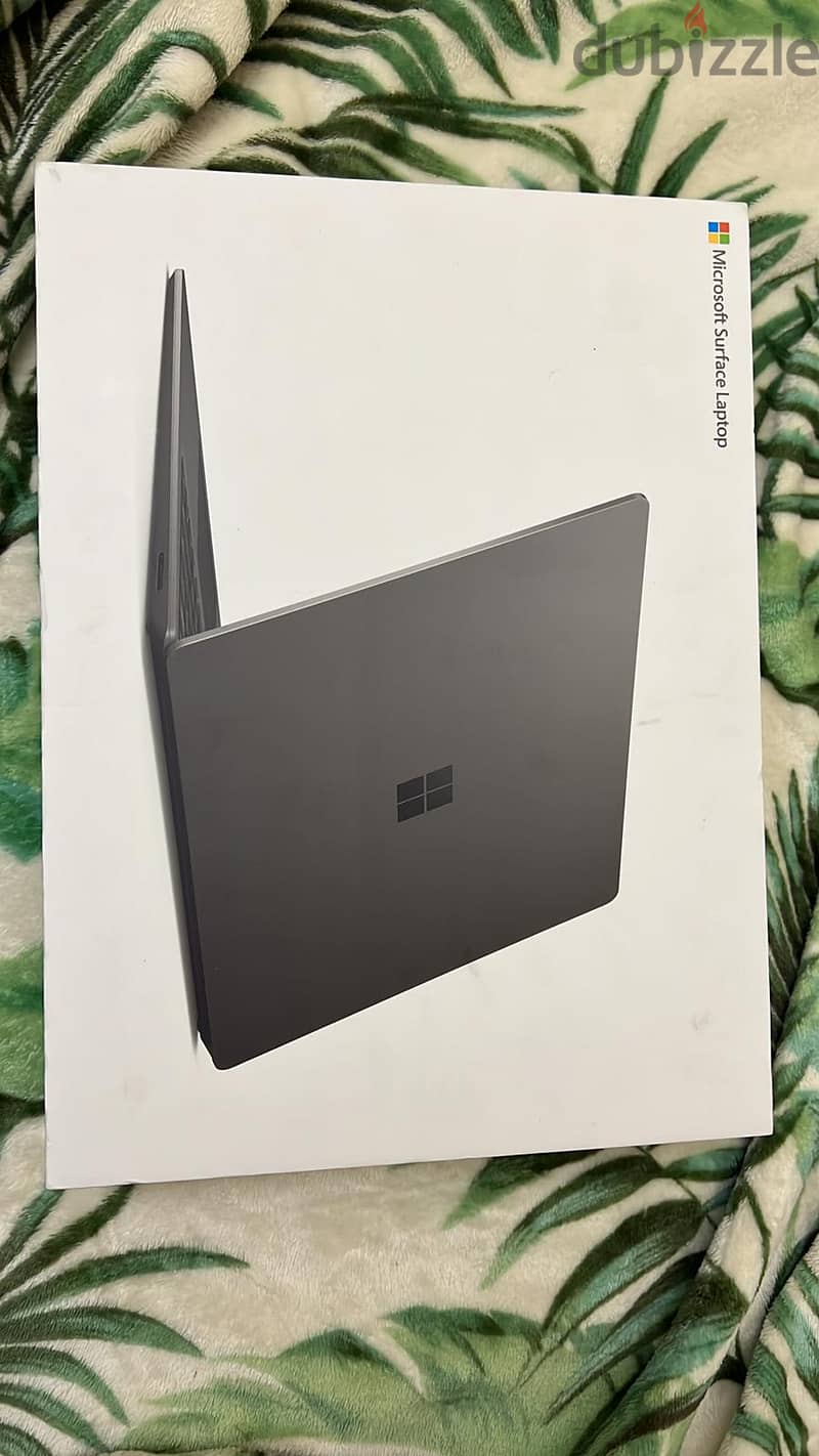 thumbnail image 2 of Microsoft Surface Laptop 3 13.5" Touch - Core I5 10th Gen 1.2GHz, 16GB RAM, 256GB SSD, Black (A Grade Refurbished) 2 of 6