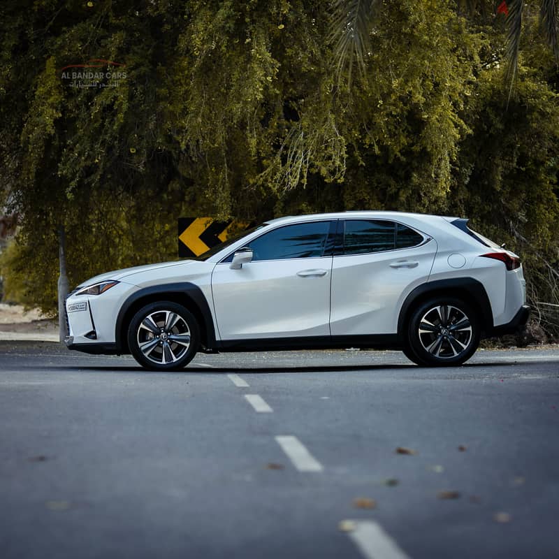 Lexus UX 200 - 2023 / White / Great in Condition 3