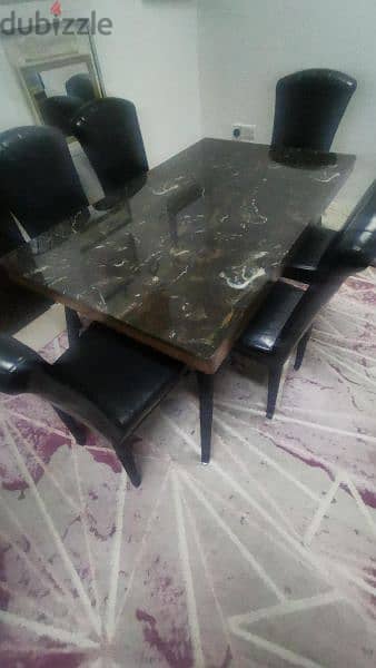 dining table like new 0