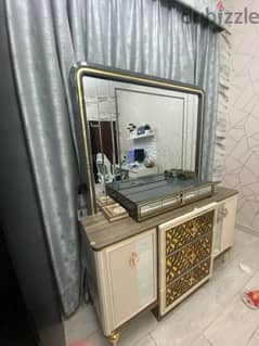 mirror with drawers with LED lights 0