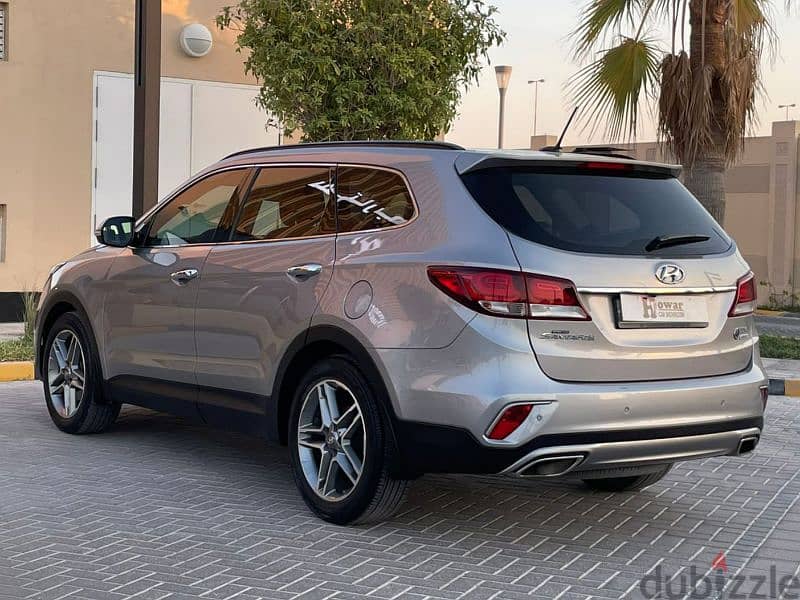 2017 model full option Hyundai Santa Fe 4