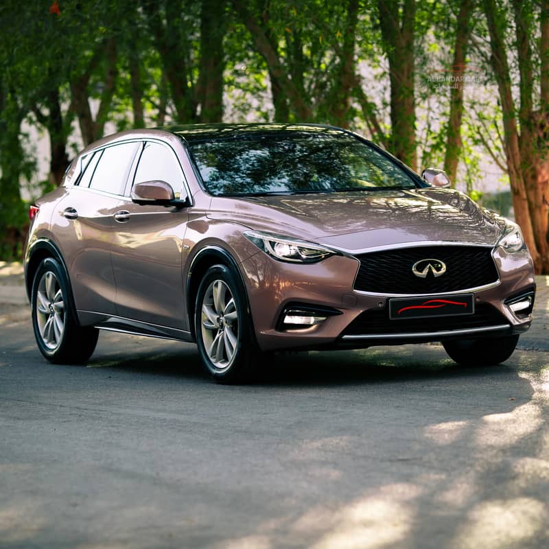 Infiniti Q30 2017 / RoseGold / Good condition 4