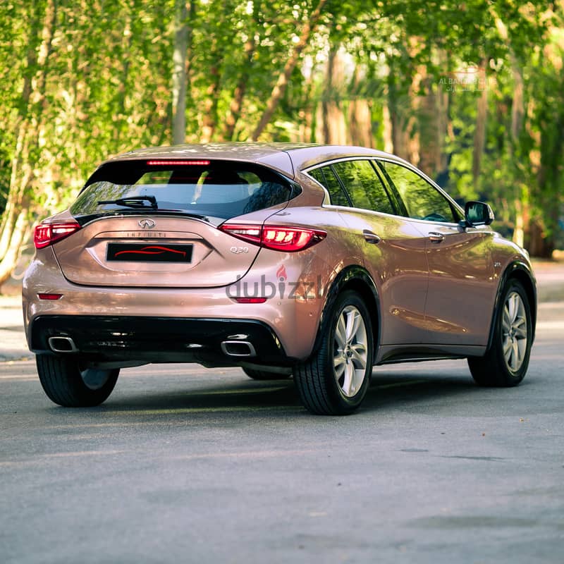 Infiniti Q30 2017 / RoseGold / Good condition 9