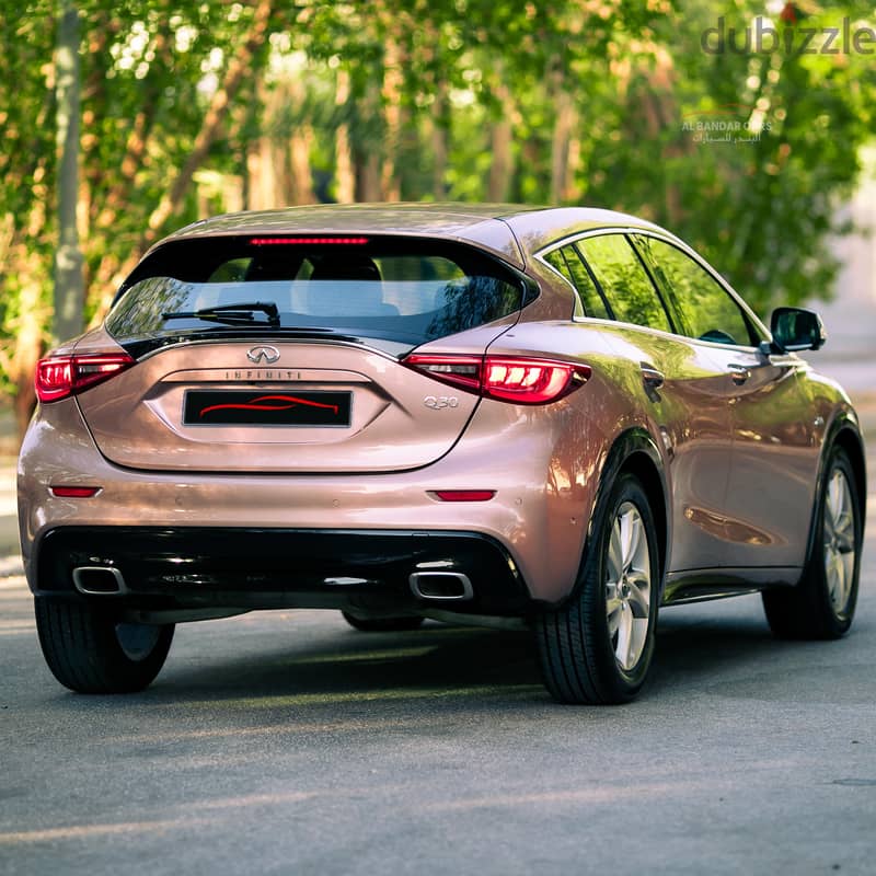 Infiniti Q30 2017 / RoseGold / Good condition 10